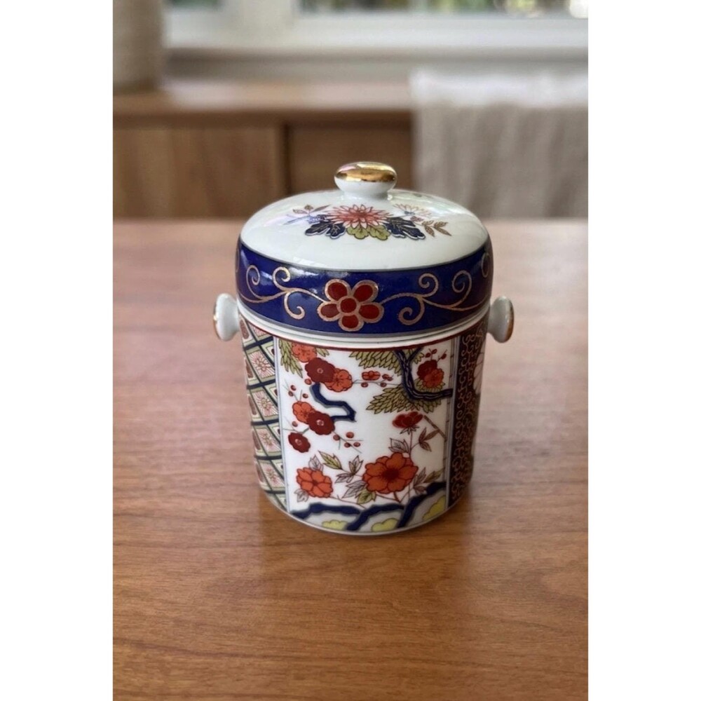 Vintage Japanese Imari Porcelain Lidded Ginger Jar - Floral Gold Gilt - 6’’